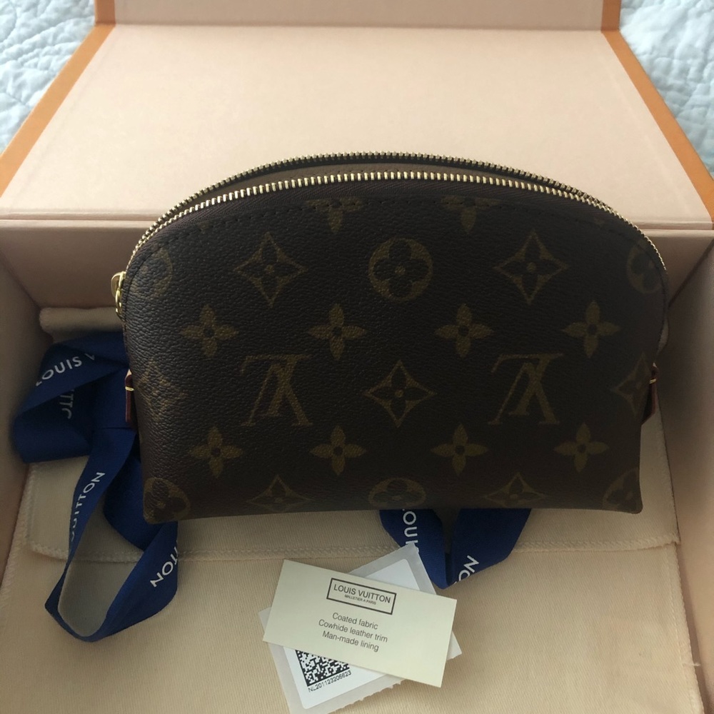 SOLD. Nwt louis vuitton makeup bag